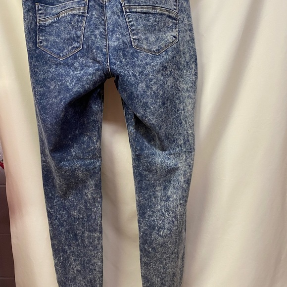 YMI Jeans Distressed Mid-Rise Skinny Jeans. - Picture 3 of 10